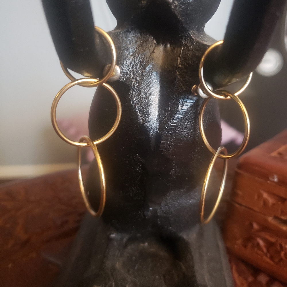 Golden Loop Earring - Picture 2 of 3